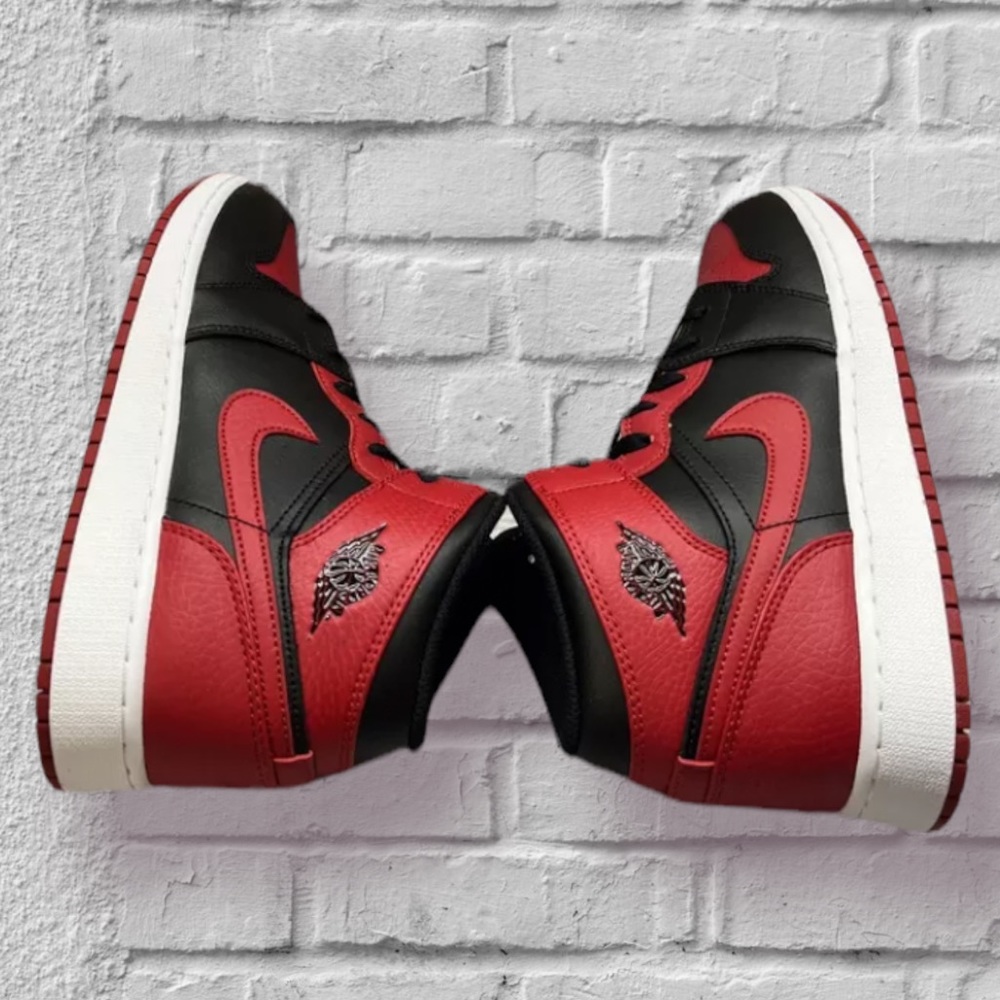 SOLD! NIKE AIR JORDAN 1 MID GS BANNED (2020) BLACK GYM RED-WHITE SZ 7Y/MENS SZ 7 - Picture 5 of 12